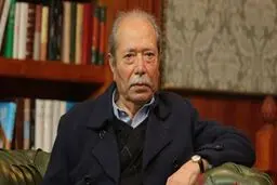 حرکت تحسین‌برانگیز استاد علی نصیریان به احترام تلاوت قرآن