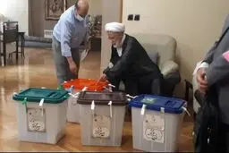 کروبی هم به همتی رای داد + عکس