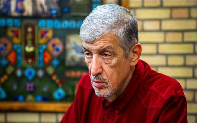 فعال اصولگرا  : زنان بی حجاب زیادی در مراسم تشییع فرماندهان شهید اشک ریختند