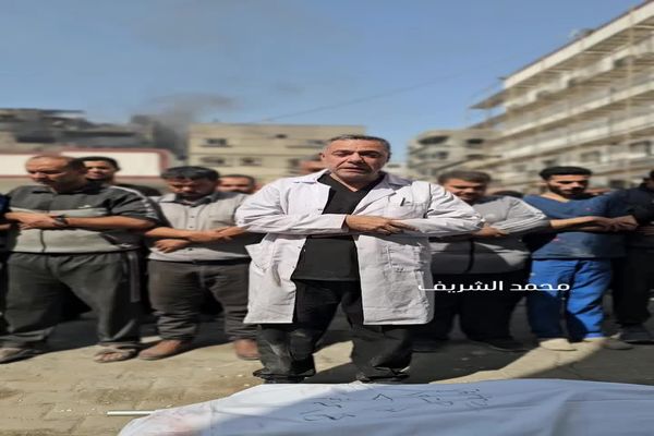 اقامه نماز پدر فلسطینی بر پیکر پسر شهیدش