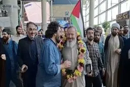 انتقاد تند روزنامه اصولگرا از قاسمیان؛ او را انقلابی جا نزنید!