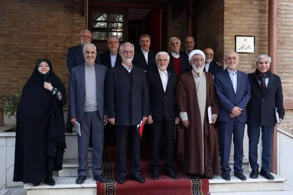 تصاویر نشست عارف با اعضای مجمع وزرای ادوار 