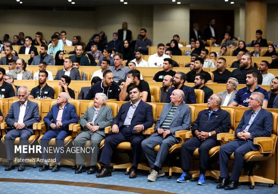 تجلیل از قهرمانان