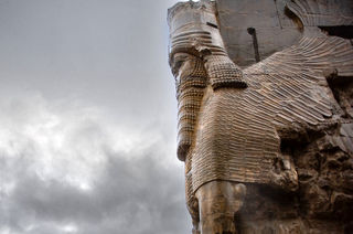 سخنان رهبر انقلاب در پاسخ به کسانی که میگویند ایشان با تاریخ ایران مشکل دارد