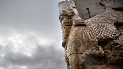 سخنان رهبر انقلاب در پاسخ به کسانی که میگویند ایشان با تاریخ ایران مشکل دارد