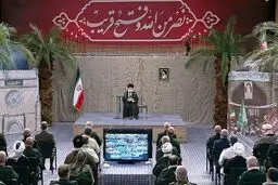 رهبری در دیدار فرماندهان دفاع مقدس: حقایق جنگ را به گوش جوانان و نوجوانان برسانید