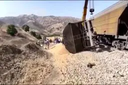 حادثه راه آهن؛ واگن‌های خارج‌شده از ریل در لرستان را ببینید