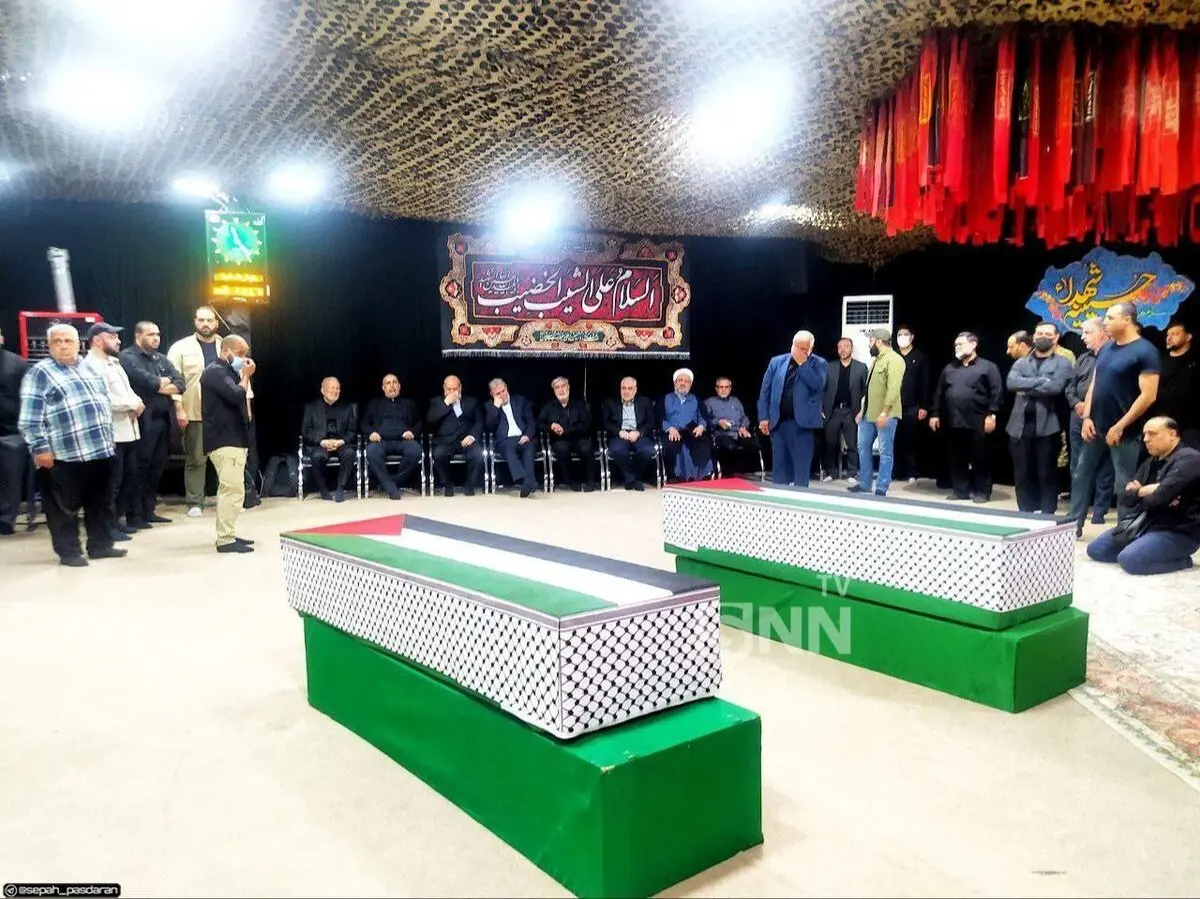 تصویر وداع با شهید هنیه و محافظش در معراج شهدا