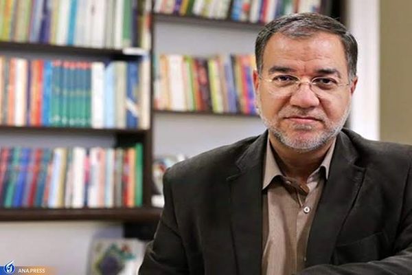 توئیت معنادار فضائلی درباره تعلیق حساب عبری رهبر انقلاب