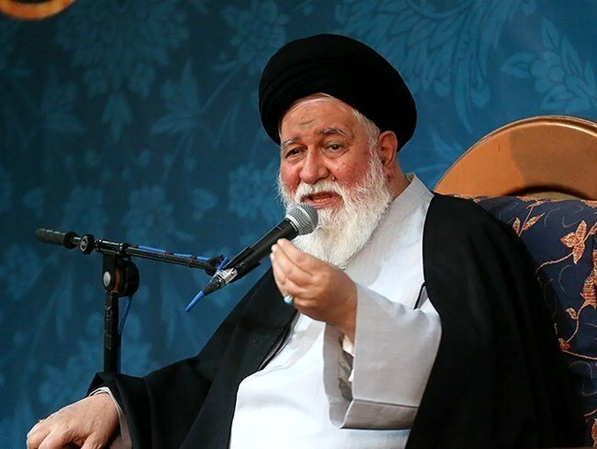 امام جمعه مشهد: ورود مردم به عرصه تولید منجر به خلع سلاح آمریکا می شود