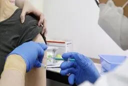 ۱۱ باور غلط درباره واکسن کرونا؛ از ادعای فوت افراد تا نیاز به قرنطینه 