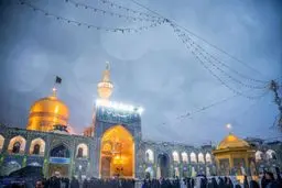  تصاویر خاص مردم زیر بارش سیل آسا در حرم امام رضا(ع)