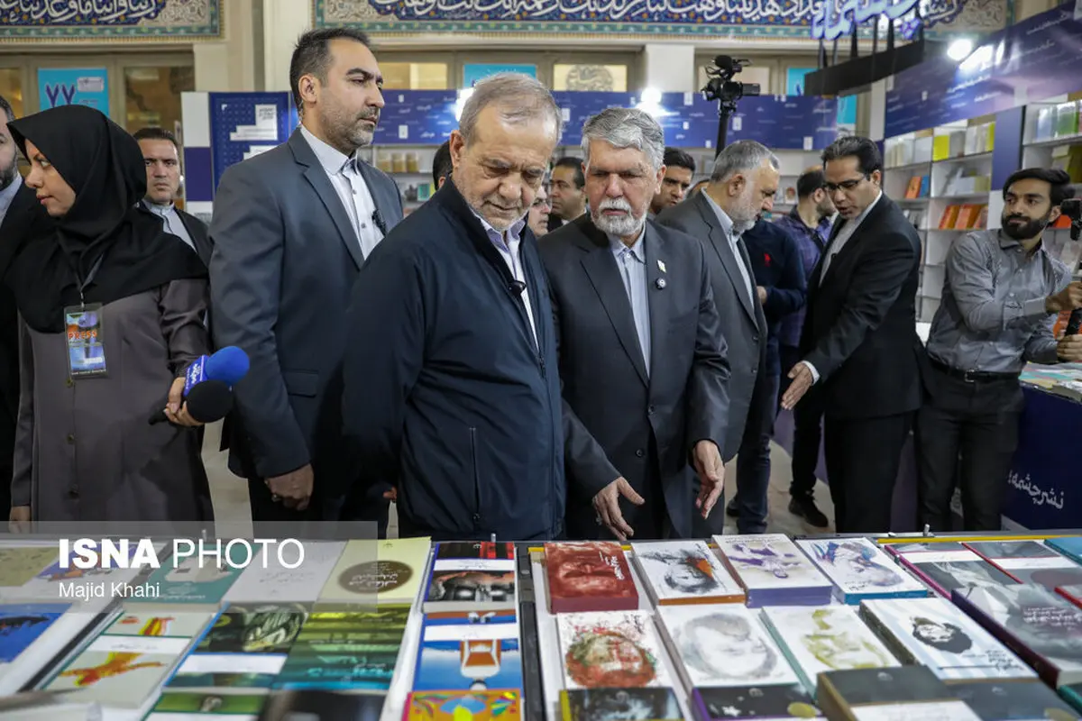 تصاویر دیدار پزشکیان از نمایشگاه کتاب تهران
