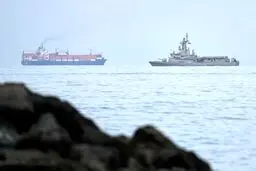 رویترز : تنگه هرمز در کنترل کامل ایران است