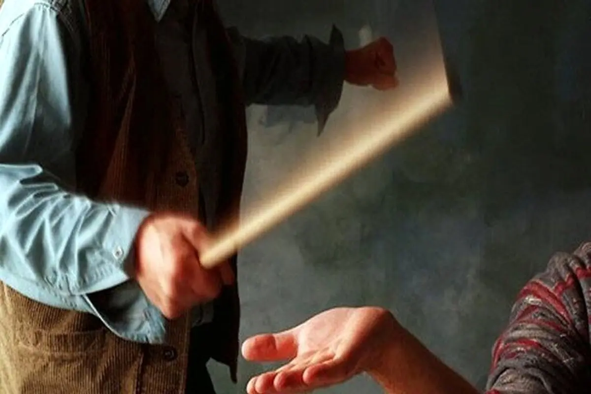 جزئیات ماجرای تنبیه بدنی شدید دانش‌آموز توسط معلم / دانش‌آموز بی‌هوش شد

