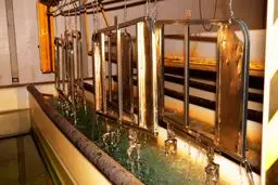 آبکاری چیست ؟ خدمات آبکاری فلزات شرکت مهندسی و صنعتی ثمر
