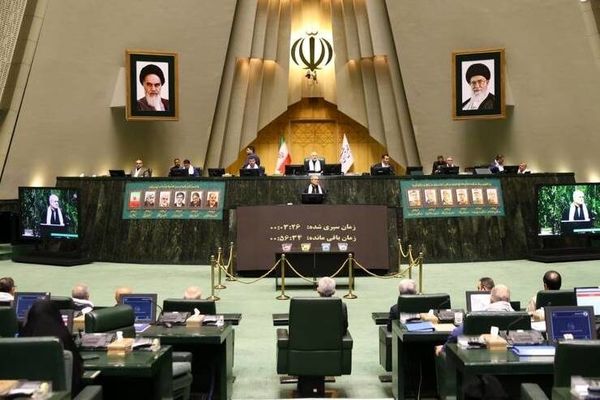 فریاد مرگ بر فریدون (روحانی) در مجلس