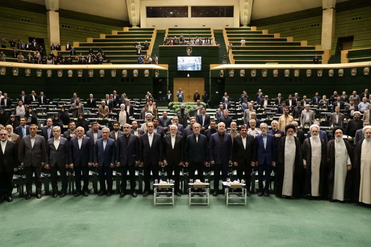 حاشیه‌های مراسم بزرگداشت شهدای خدمت در مجلس