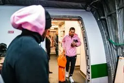 ژاپن برای حضور مسی  صورتی پوش شد (عکس)‌