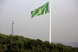 مراسم تعویض پرچم گنبد امام رضا(ع)