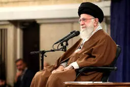 رهبر انقلاب:امیدواریم خداوند رئیس‌جمهور محترم و همراهان را به آغوش ملت برگرداند