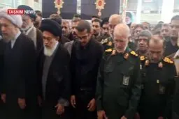 اقامه نماز بر پیکر شهید غیب‌پرور در شاهچراغ 