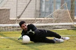 ملوان دروازه‌بان سرباز گرفت (عکس)