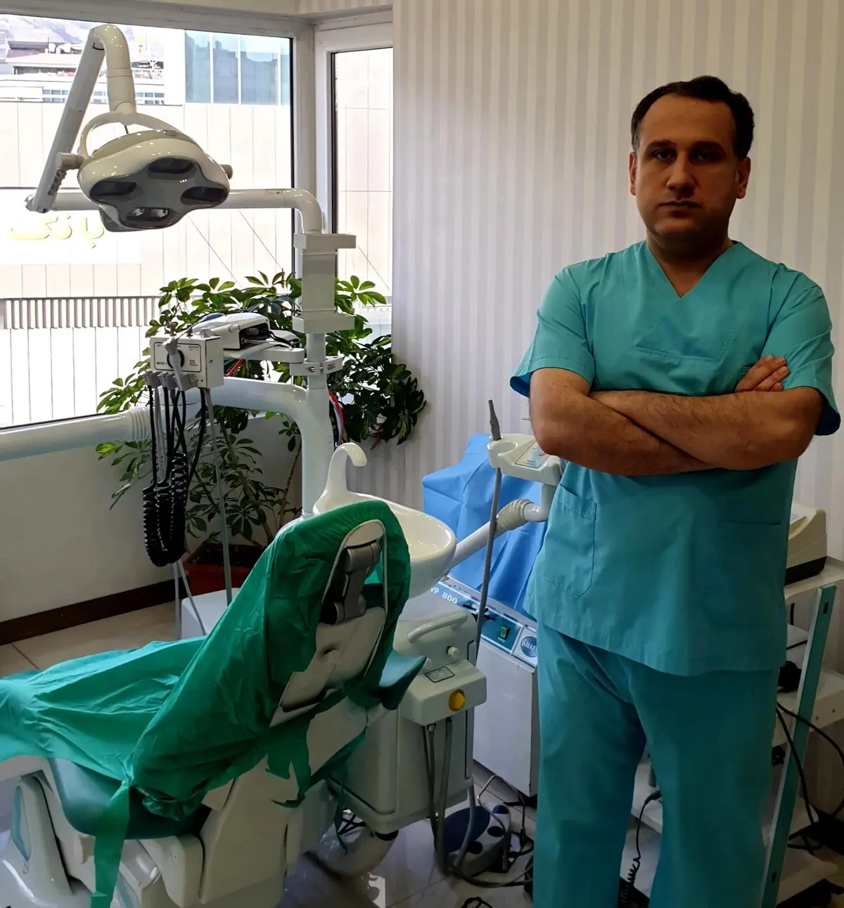 دکتر مجید صالح، متخصص جراحی فک و ایمپلنت دندان