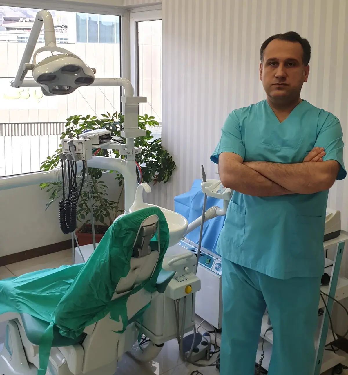 دکتر مجید صالح، متخصص جراحی فک و ایمپلنت دندان