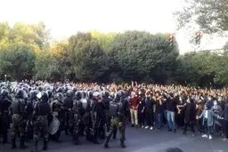 رییسی در حوادث آبان ۹۸، برخی احکام اعدام را بدون سروصدا لغو کرد