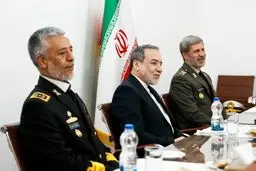 تصاویر معنادار دیدار عراقچی با فرماندهان ارتش