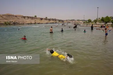 شنا در رودخانه