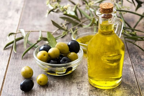 برای پخت‌و‌پز و مصرف روزانه، بهتره از چه روغن‌هایی استفاده کنیم؟