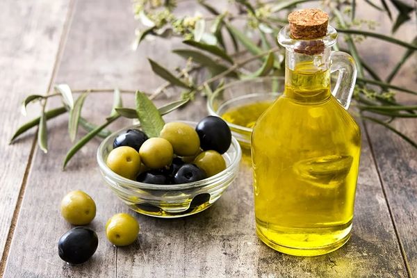 برای پخت‌و‌پز و مصرف روزانه، بهتره از چه روغن‌هایی استفاده کنیم؟