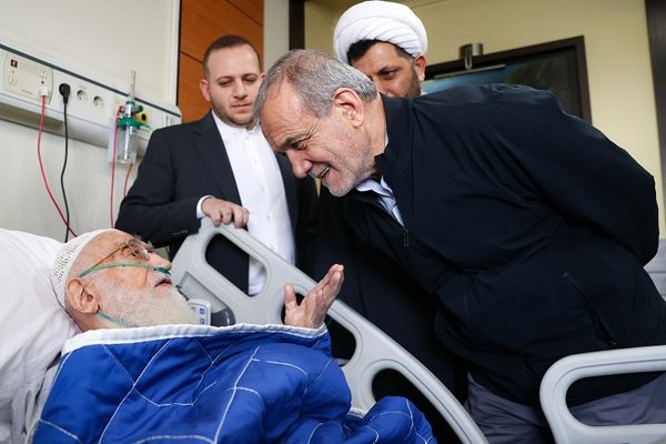 جزئیات جدید درباره عیادت رئیس جمهور از آیت‌الله نوری همدانی + عکس