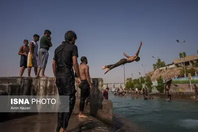 شنا در رودخانه