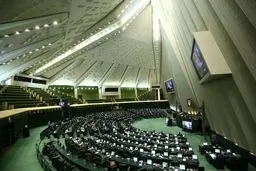 لحظه رای‌گیری عجیب برای تصویب طرح اینترنتی مجلس