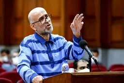 اکبر طبری برای ارتشاء باید ۱۲‌ و نیم سال حبس بکشد
