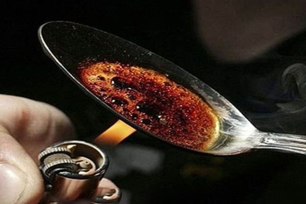 تاسیس مرکز قانونی توزیع تریاک در تهران؛ روزانه ۱۰۰ هزار حب عرضه!
