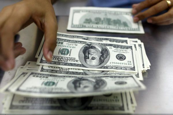 بازار ارز در حالت مکث؛ دلار گوش به زنگ شد