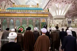 تصاویر اعضای مجلس خبرگان در حرم مطهر امام (ره)