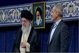 آغاز مراسم تنفیذ حکم ریاست جمهوری از سوی رهبر انقلاب