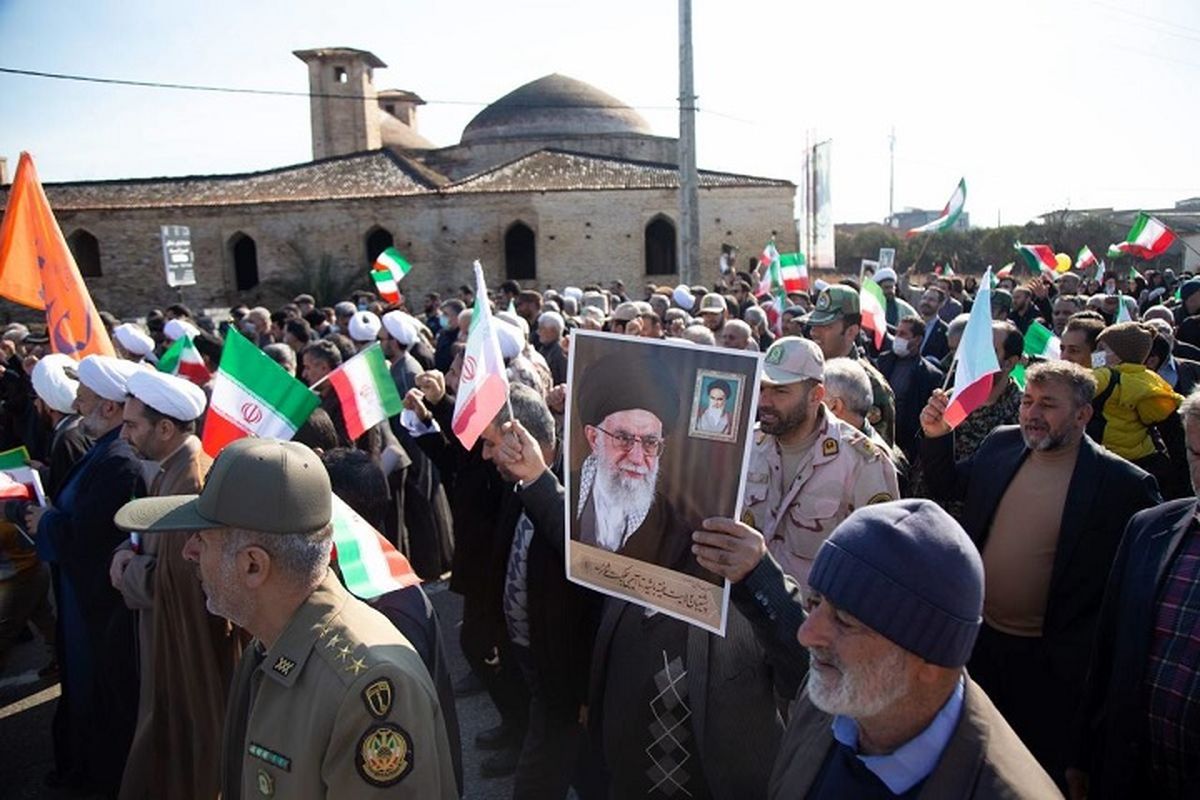 افسر سابق ارتش آمریکا: مردم ایران رهبرشان را دوست دارند