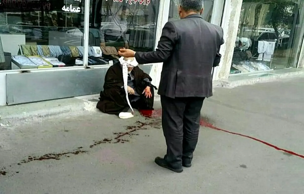 حمله اراذل و اوباش با تیغ موکت‌بری به یک روحانی + عکس