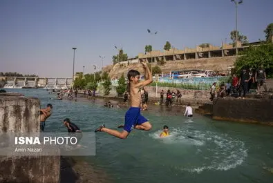 شنا در رودخانه