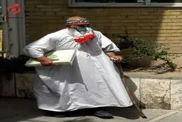 عکس:مرد کفن پوش با عصا و قرآن در ستاد انتخابات