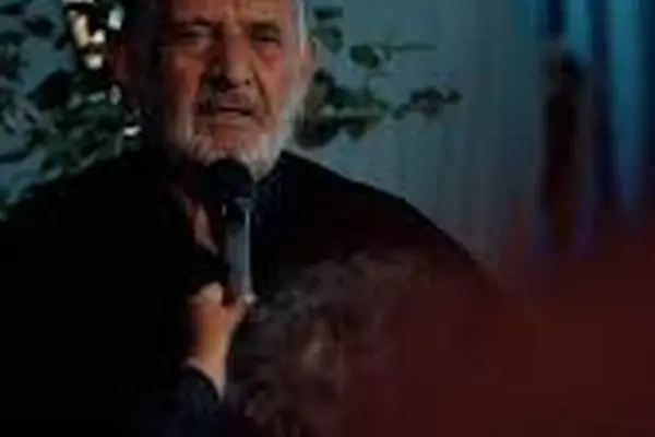گریه مردم برای رهبر شهید با شنیدن صدای مکبر آقا