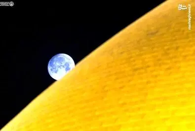ماه کامل بر فراز گنبد مولا علی(ع)