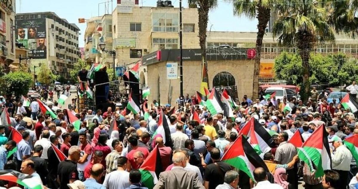 تظاهرات فلسطینی‌ها علیه ابومازن در حمایت از حماس