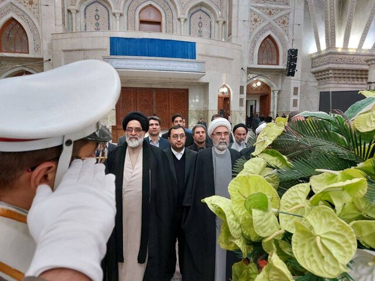 تجدید میثاق اعضای ستاد بزرگداشت دهه فجر با آرمان‌ امام راحل